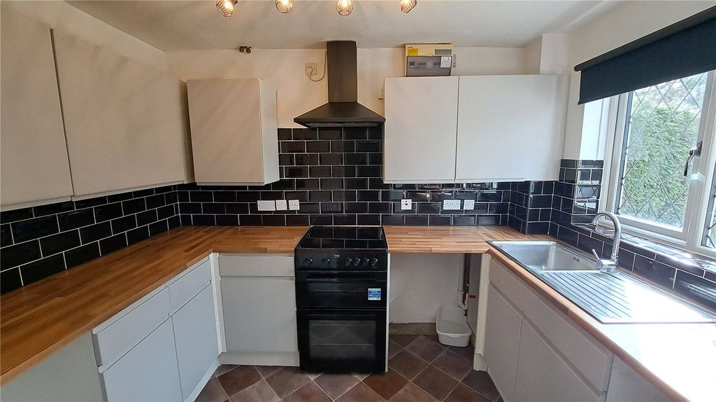 Property photo 2 of 16 Picture No. 24