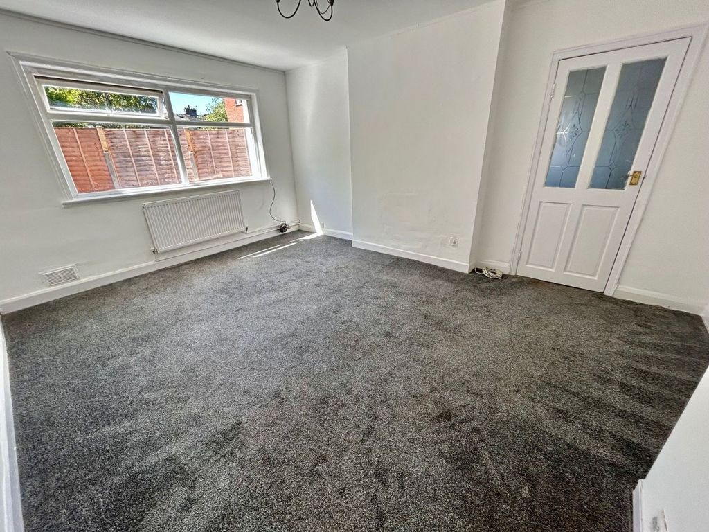 Property photo 3 of 18 Living/Dining Room