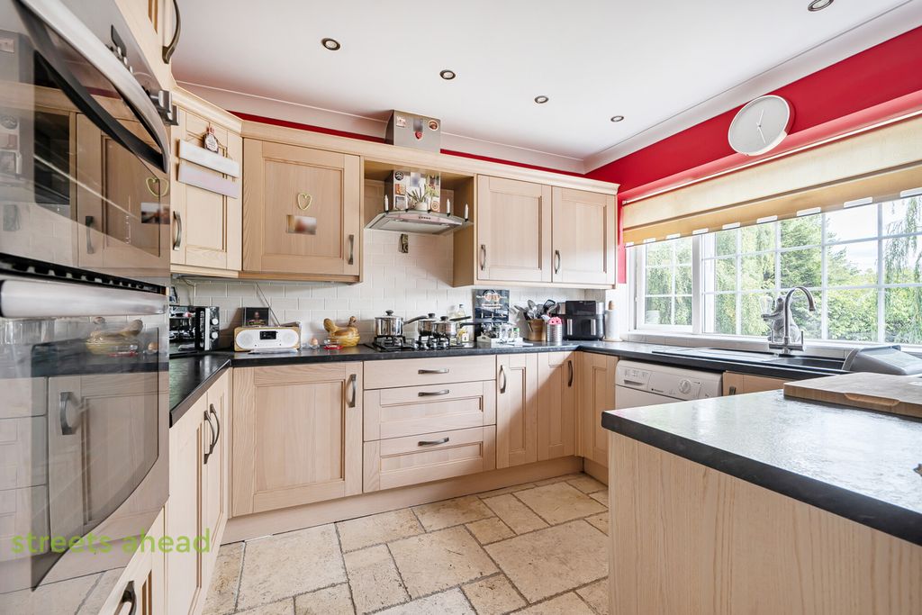 Property photo 3 of 10 07d8Faeb-3c85-4d7...