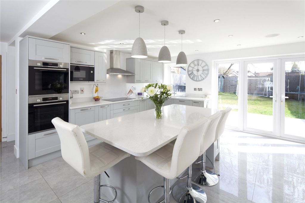 Property photo 2 of 9 Kitchen/Breakfast Rm
