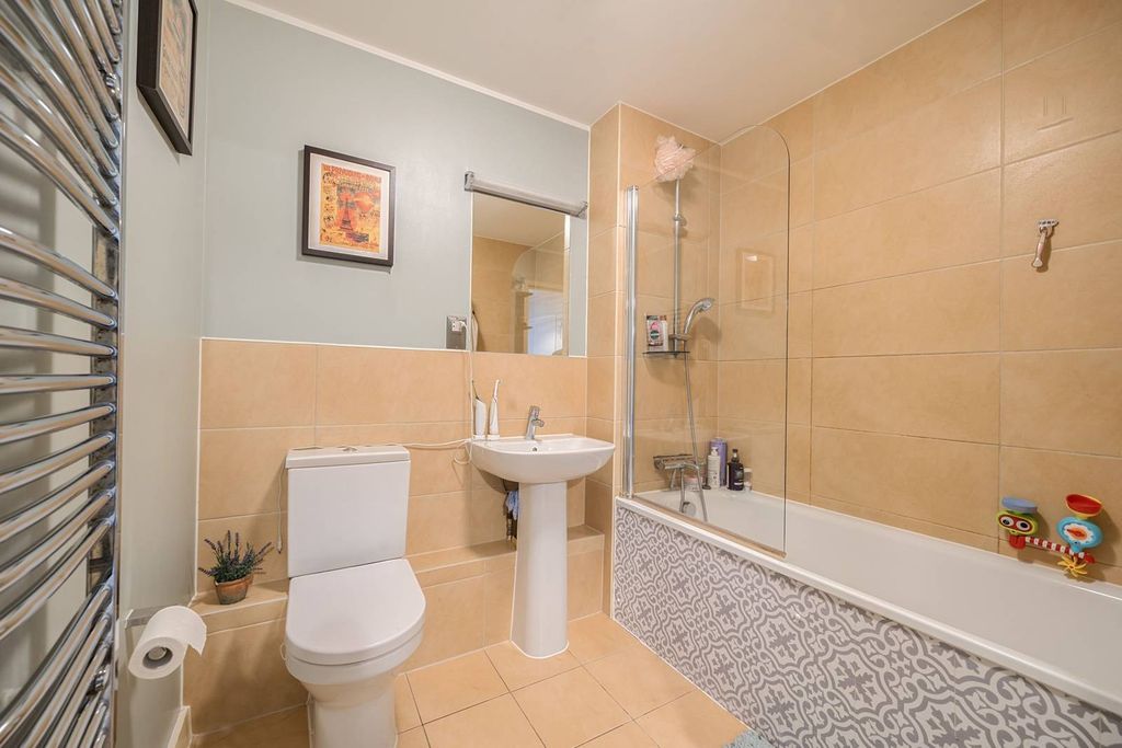 Property photo 3 of 25