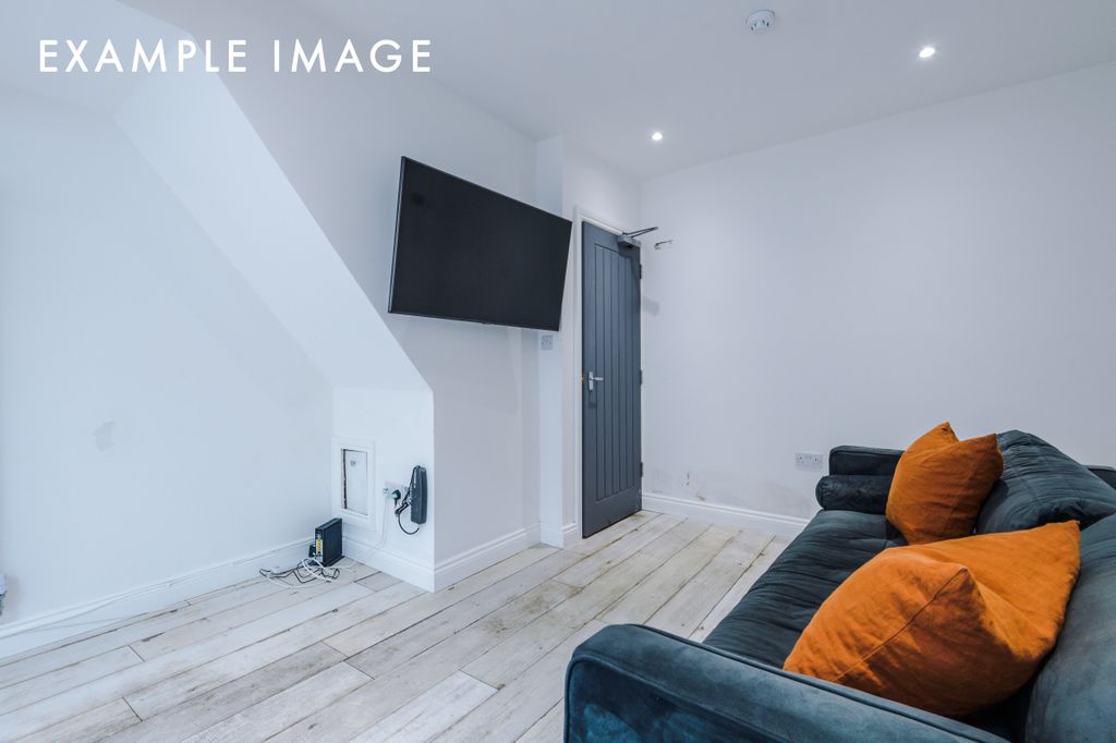 Property photo 2 of 19 21 Gladstone Terrace Living Room Example 2