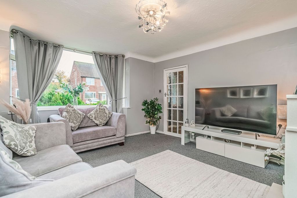 Property photo 2 of 40