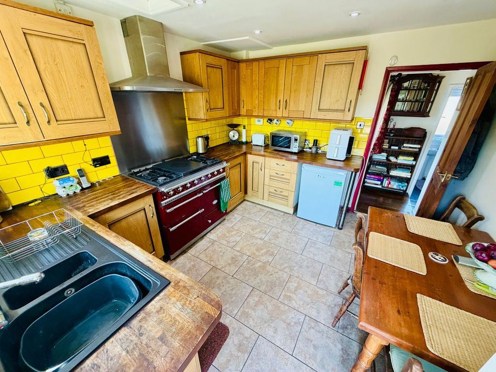 Property photo 3 of 23