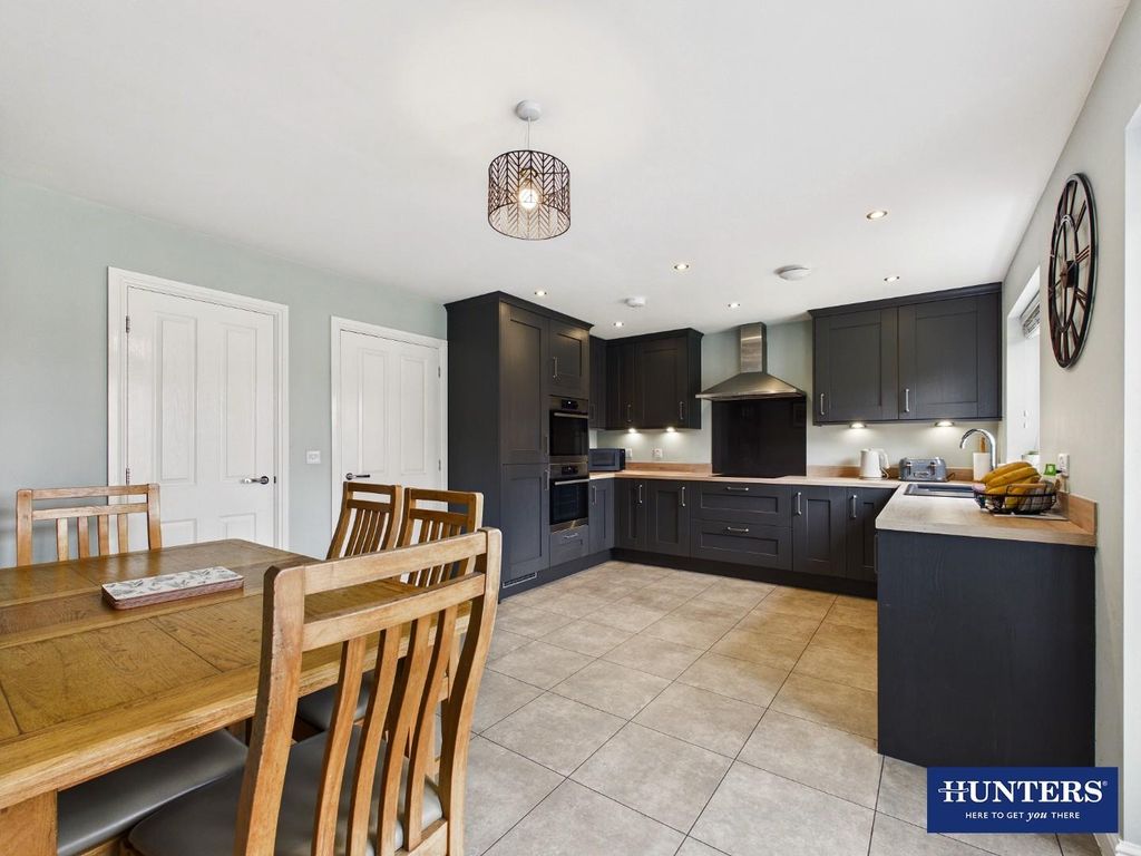Property photo 2 of 24 Dining Kitchen
