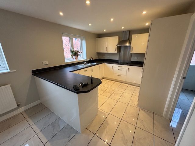 Property photo 3 of 16 Kitchen