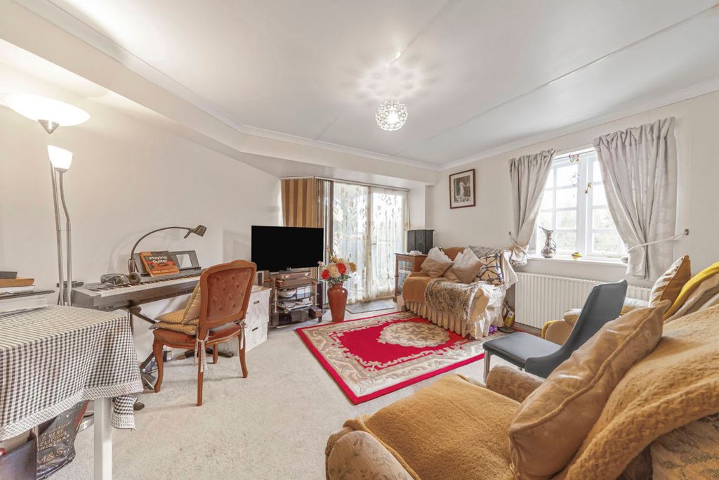 Property photo 2 of 6