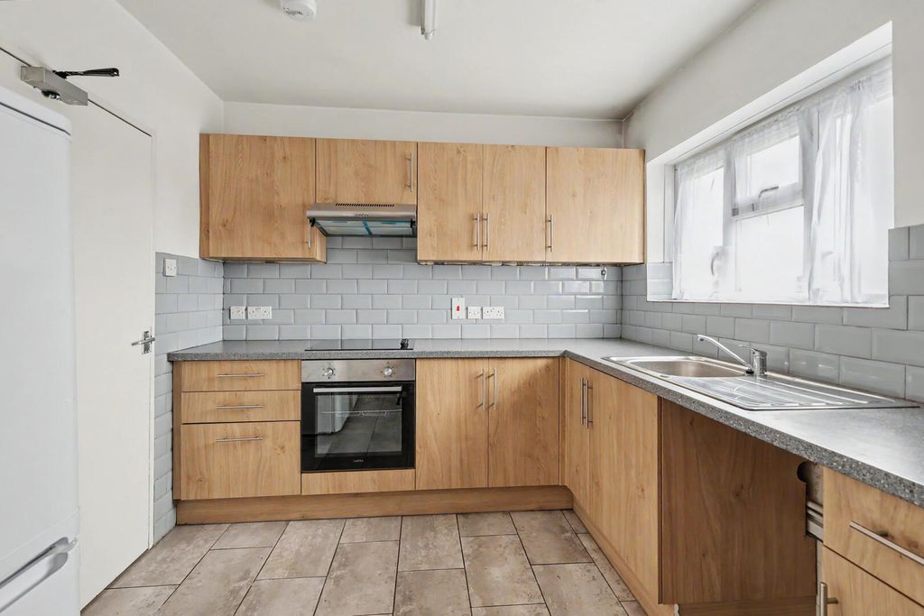 Property photo 2 of 14 Kitchen