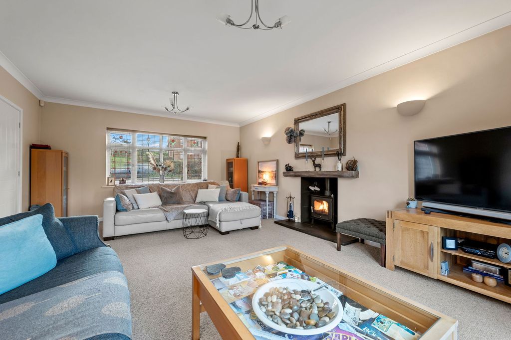 Property photo 3 of 36