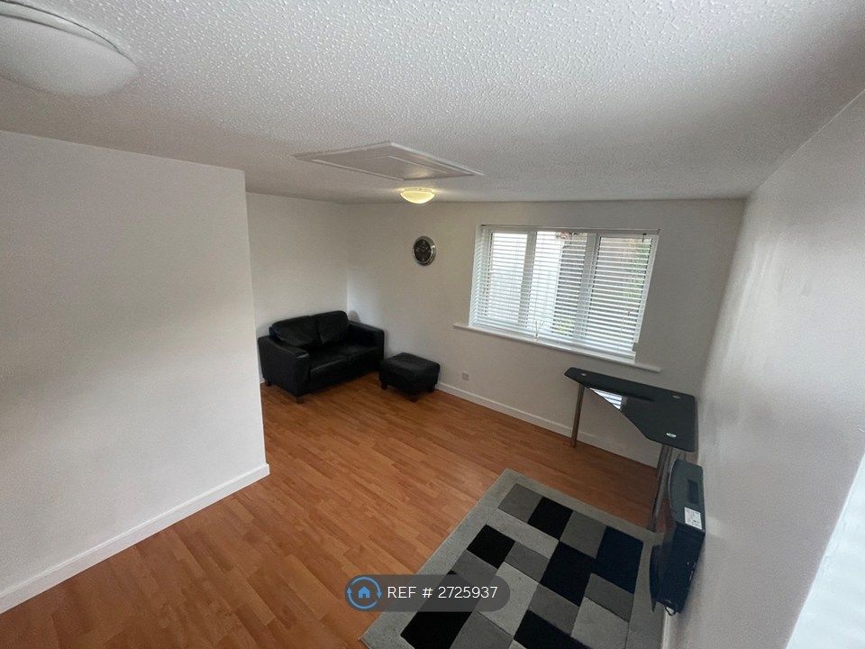 Property photo 2 of 6 Living Area/Bedroom