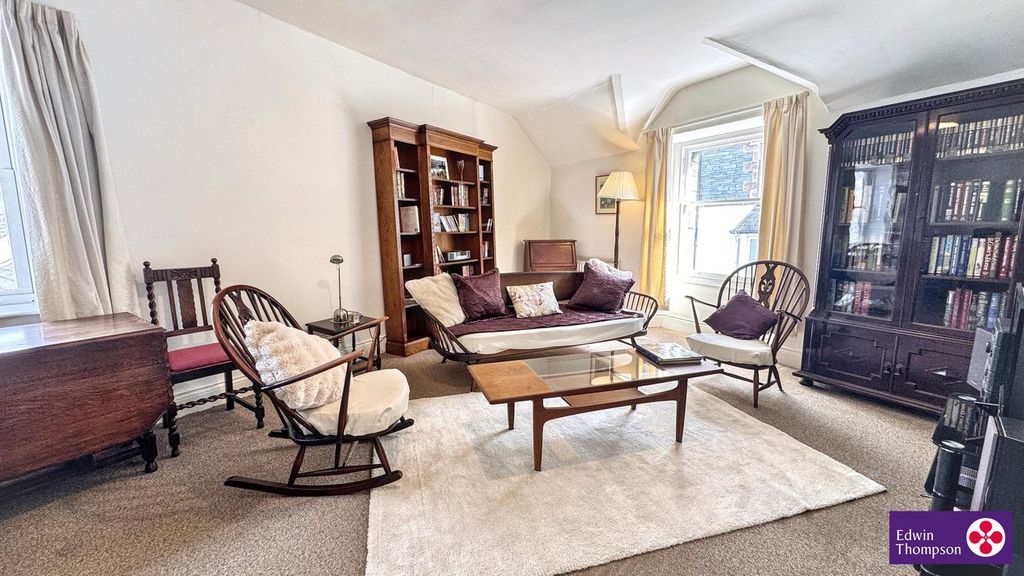 Property photo 3 of 18