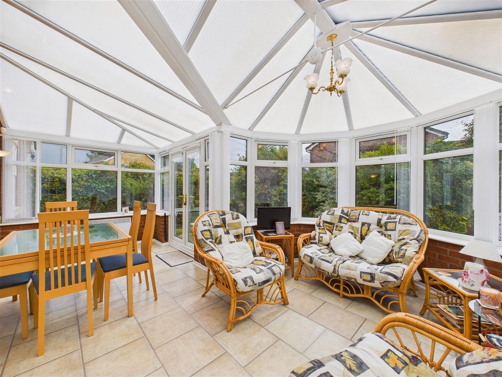Property photo 3 of 16 Conservatory