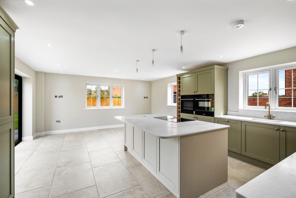 Property photo 2 of 33 5187293