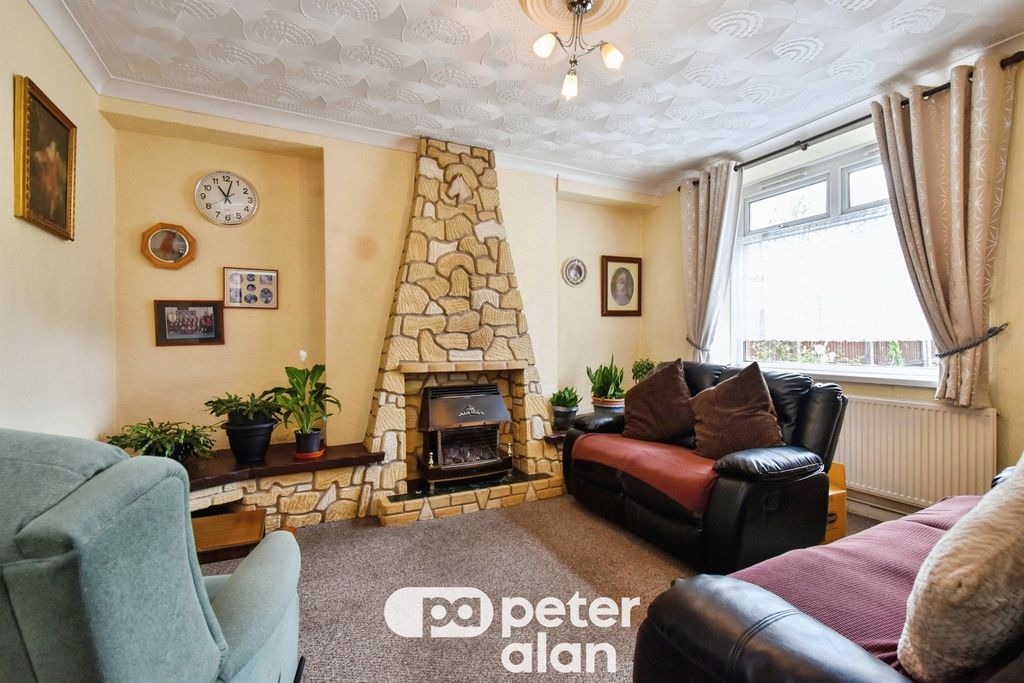 Property photo 2 of 23