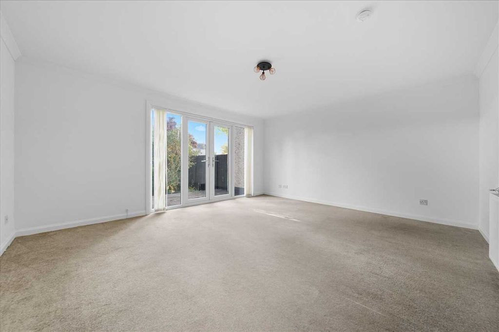 Property photo 3 of 18 Dining Room