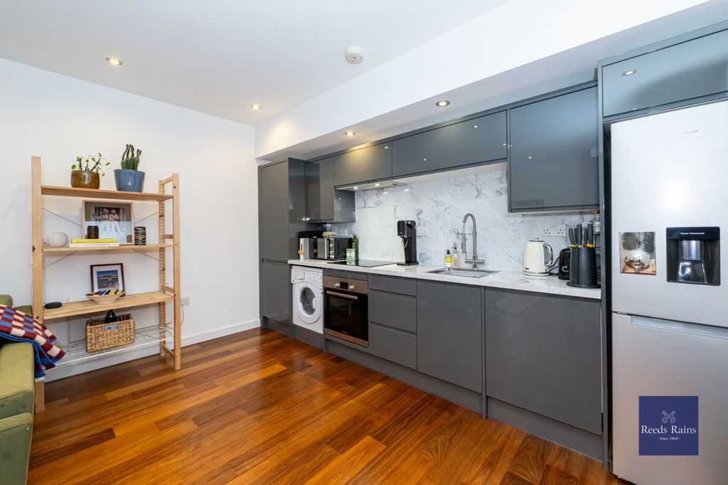 Property photo 3 of 15 Kitchen