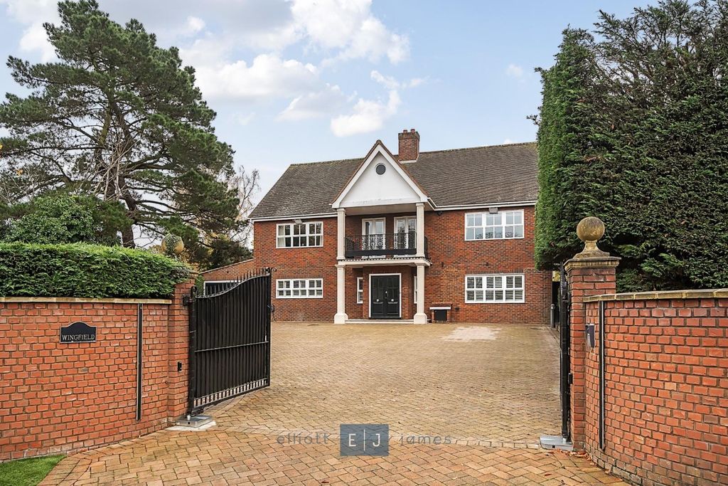 Property photo 1 of 18