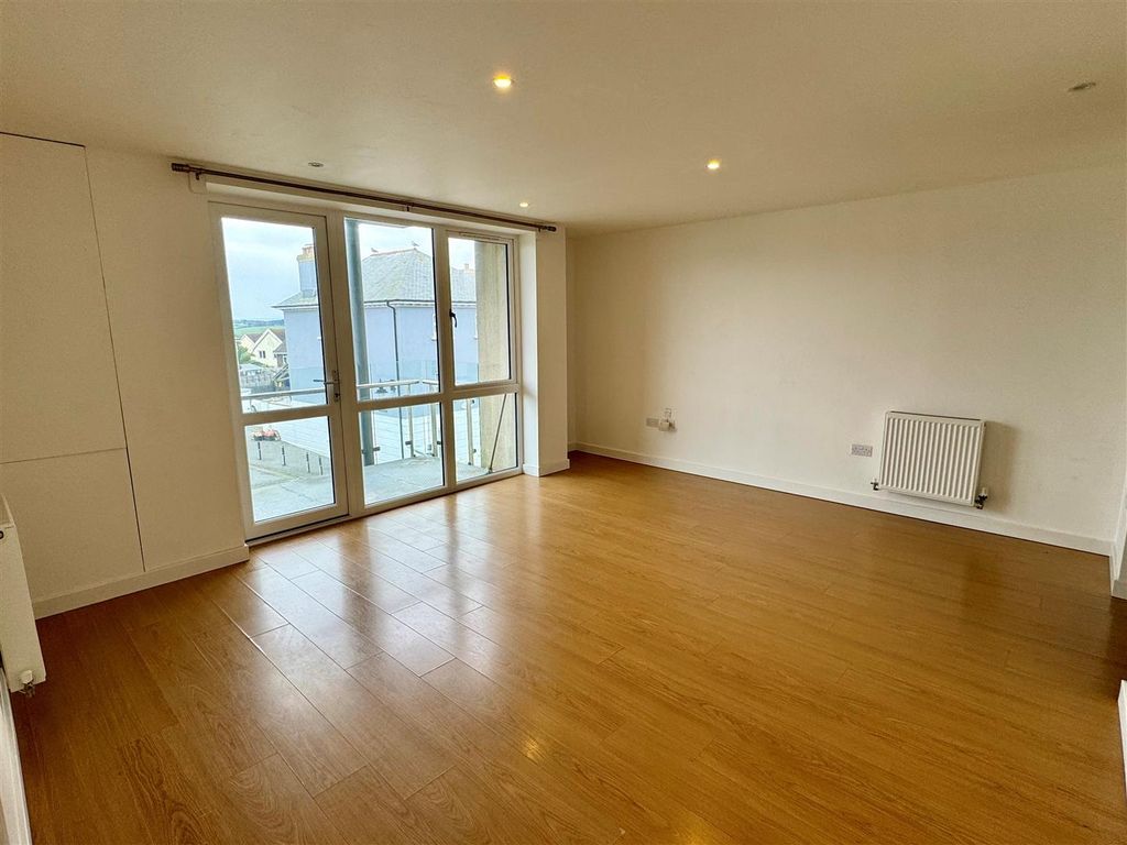 Property photo 2 of 8 8 Tre Lowen Lounge
