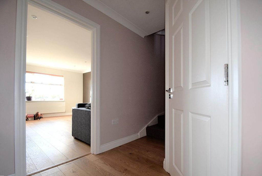 Property photo 2 of 14 Hallway