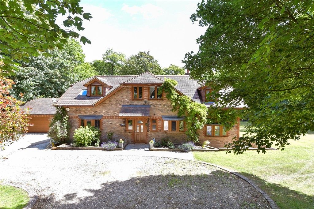 Property photo 1 of 15 External (Front Web)