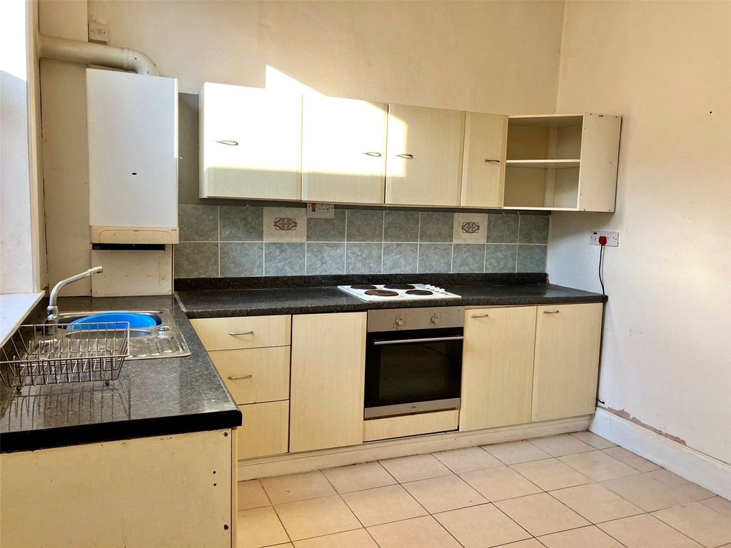 Property photo 3 of 12 Kitchen
