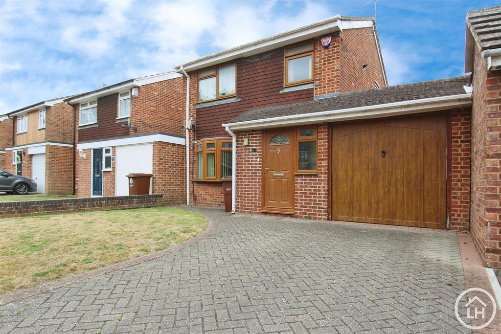 Property photo 1 of 11 External