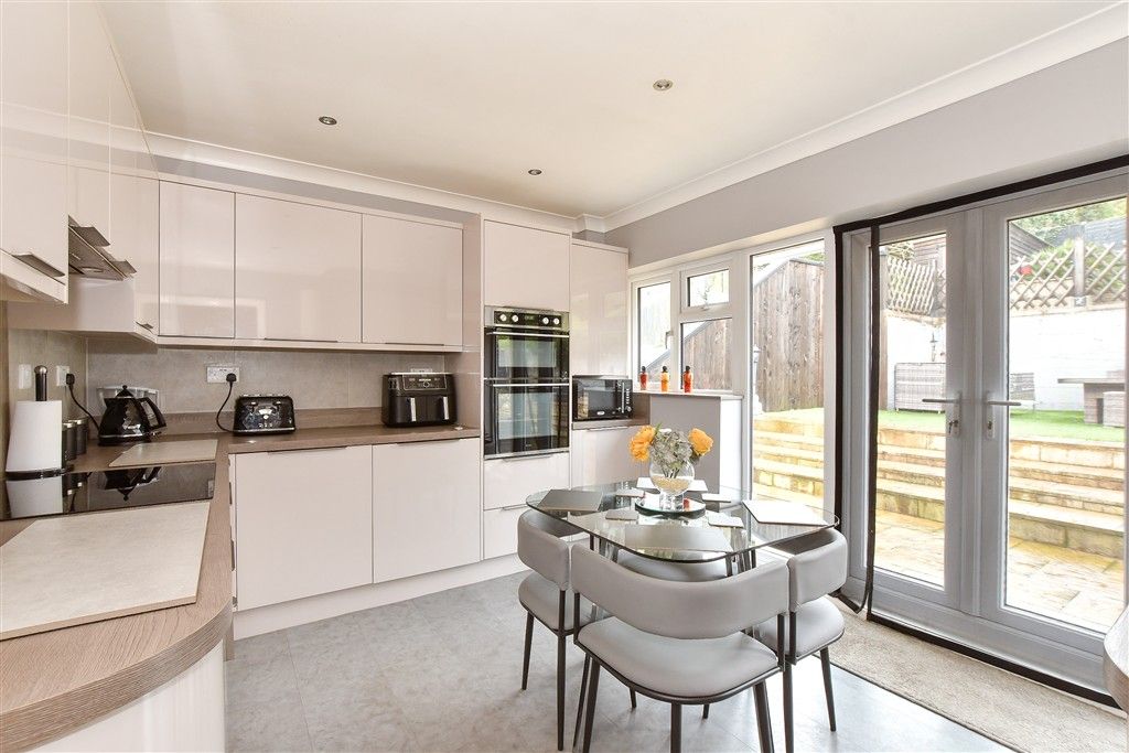 Property photo 3 of 12 Kitchen