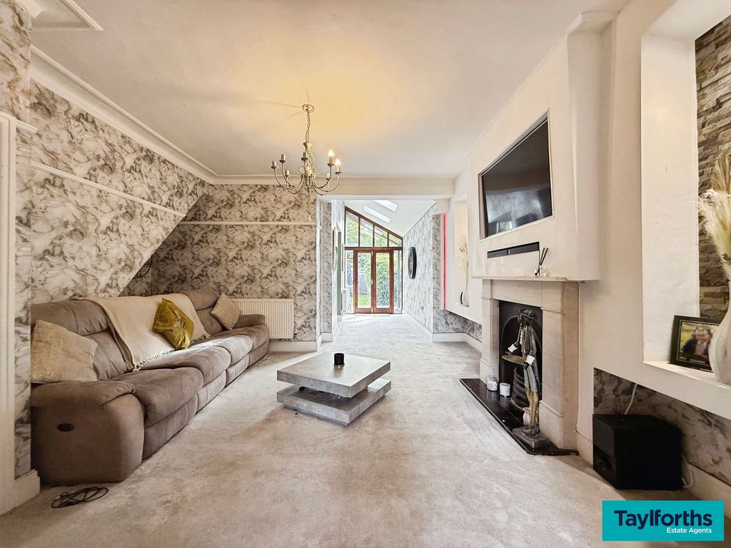 Property photo 2 of 25