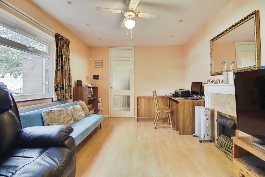 Property photo 2 of 17
