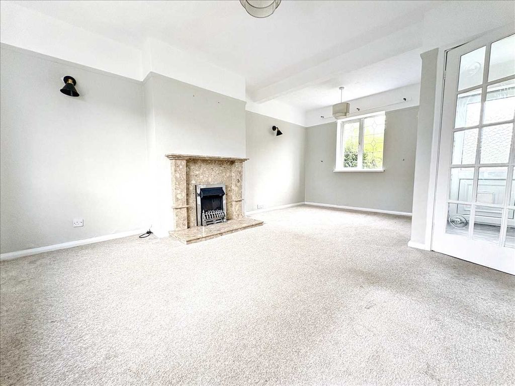 Property photo 2 of 15 Lounge