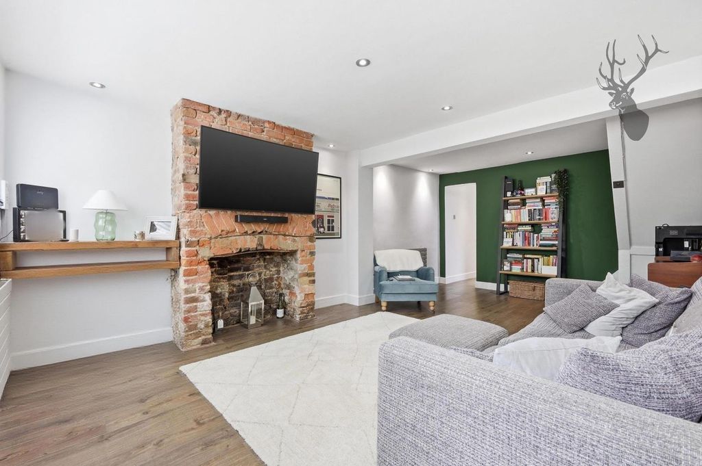 Property photo 2 of 17