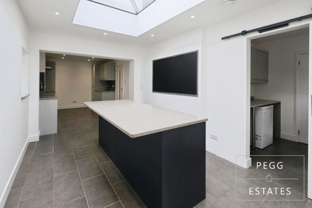 Property photo 3 of 32