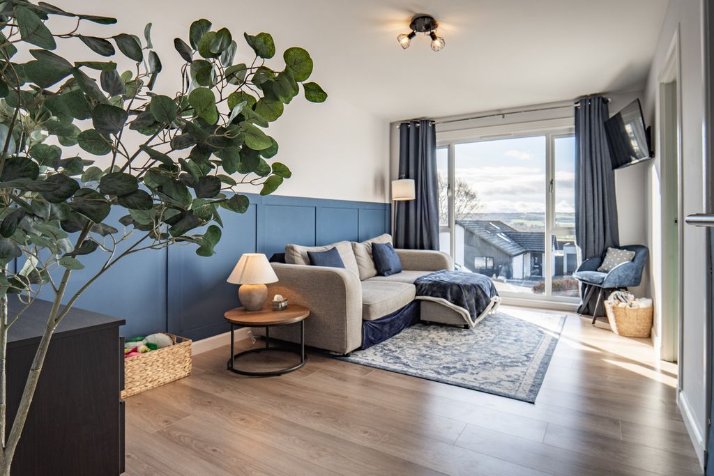 Property photo 2 of 34