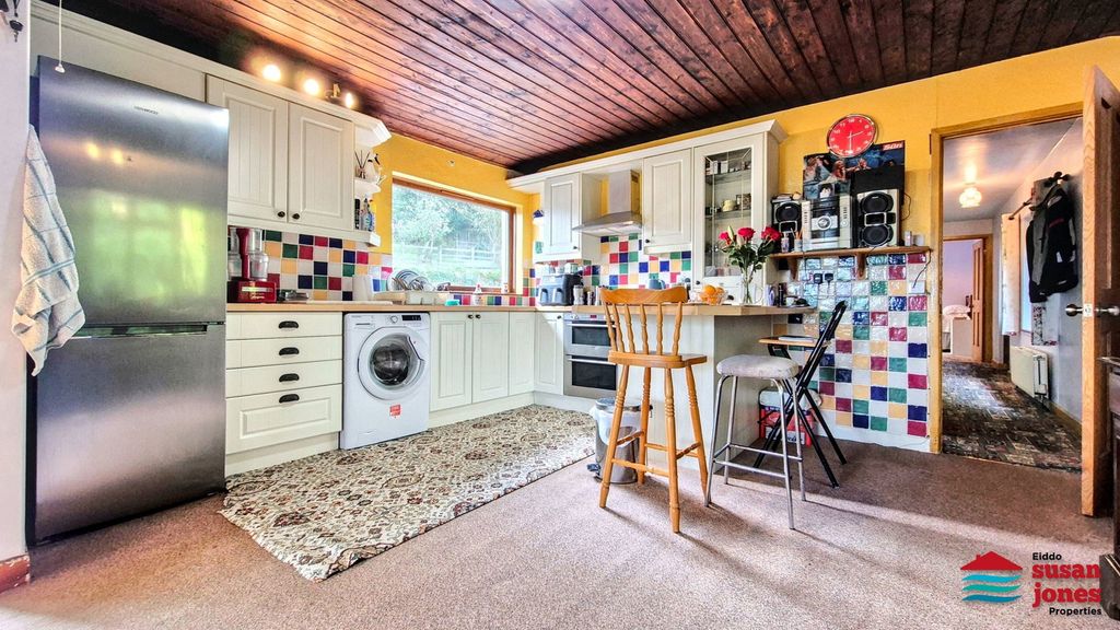 Property photo 3 of 24
