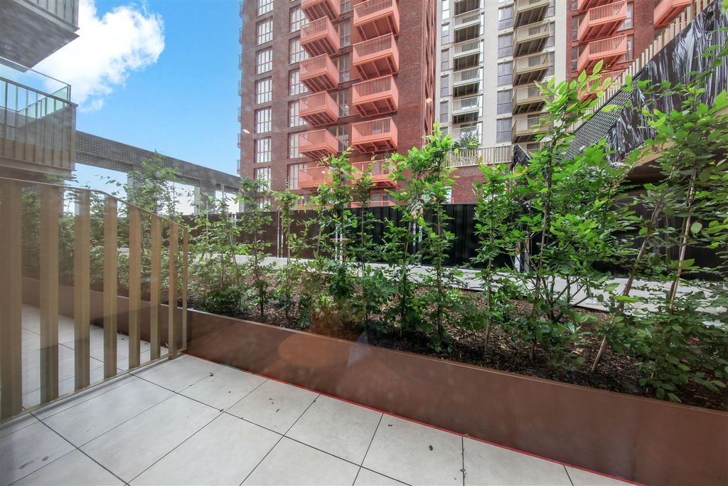 Property photo 3 of 11 10861C~1.Jpg