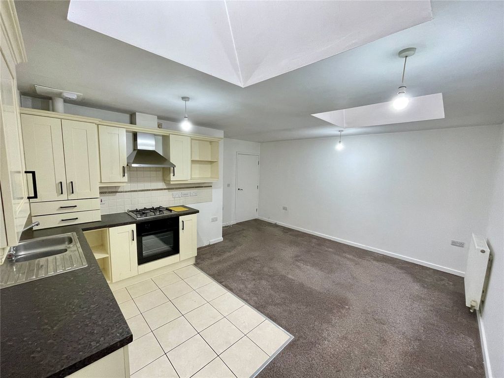 Property photo 3 of 6 Kitchen