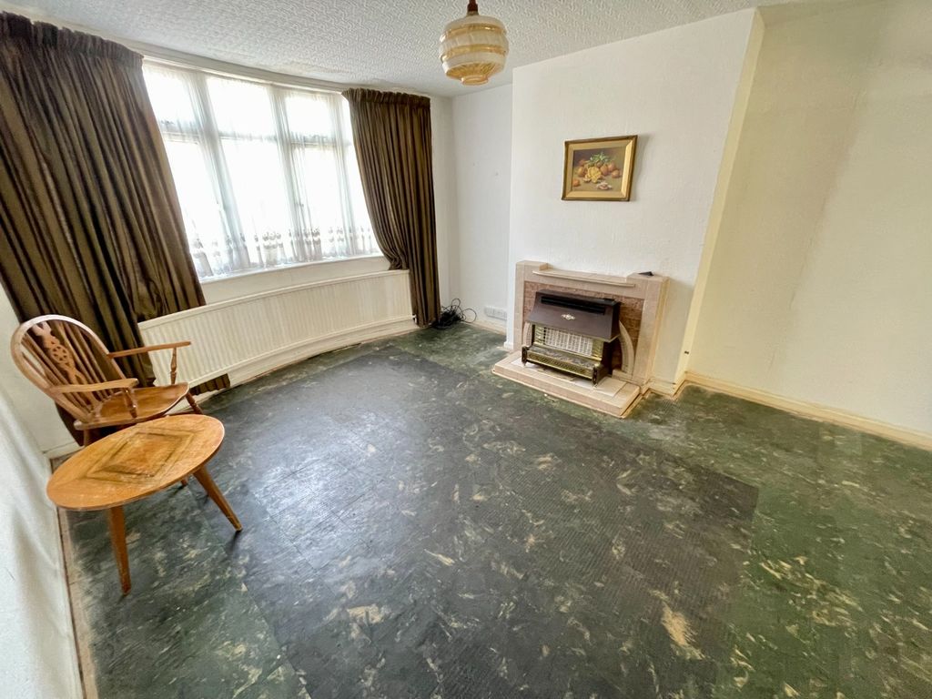 Property photo 3 of 12 4392152