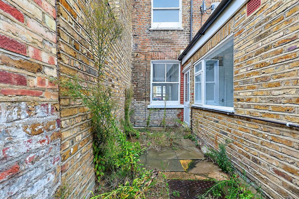 Property photo 3 of 11