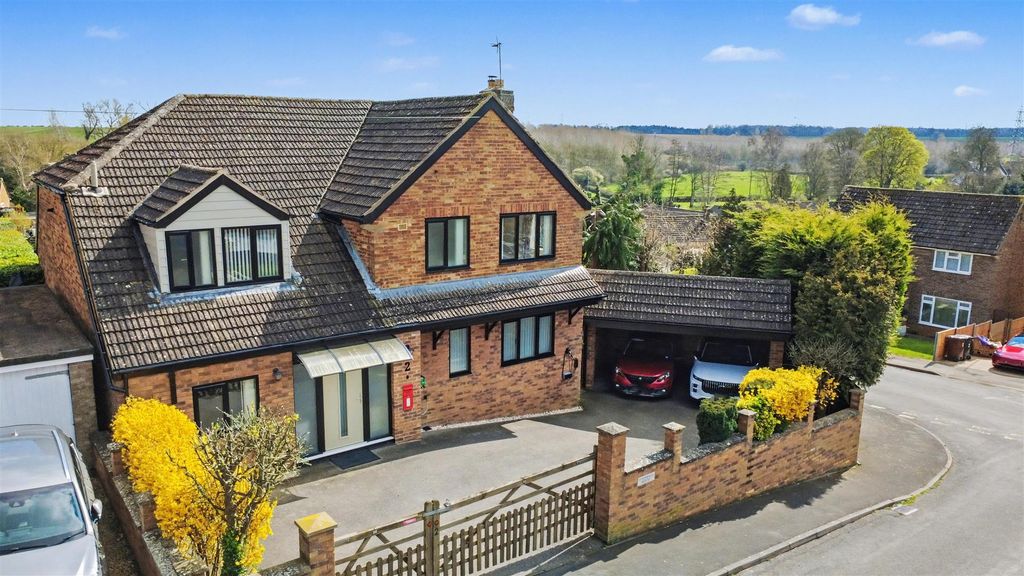 5 bed detached house for saleGrange Road, Stanion NN14