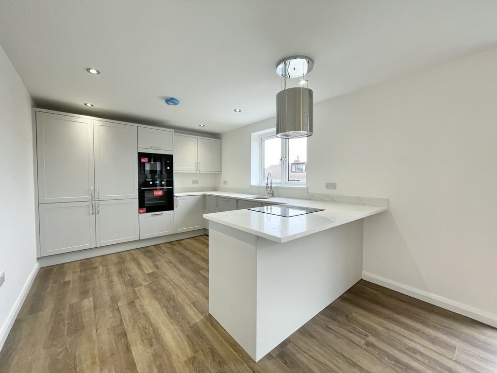 Property photo 3 of 32