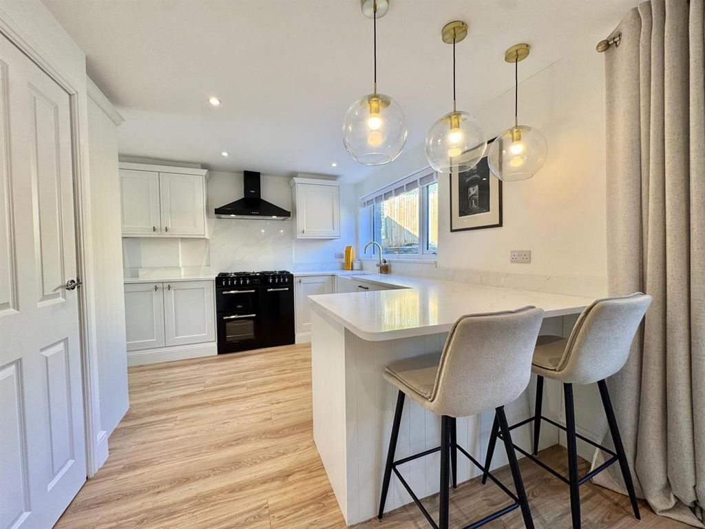 Property photo 2 of 27