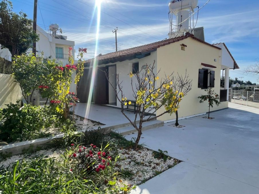 Property photo 2 of 25