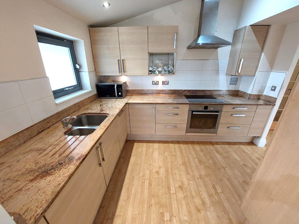 Property photo 3 of 17 10Pc15