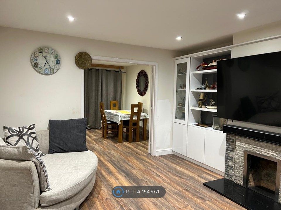 Property photo 3 of 9 Living Room 1