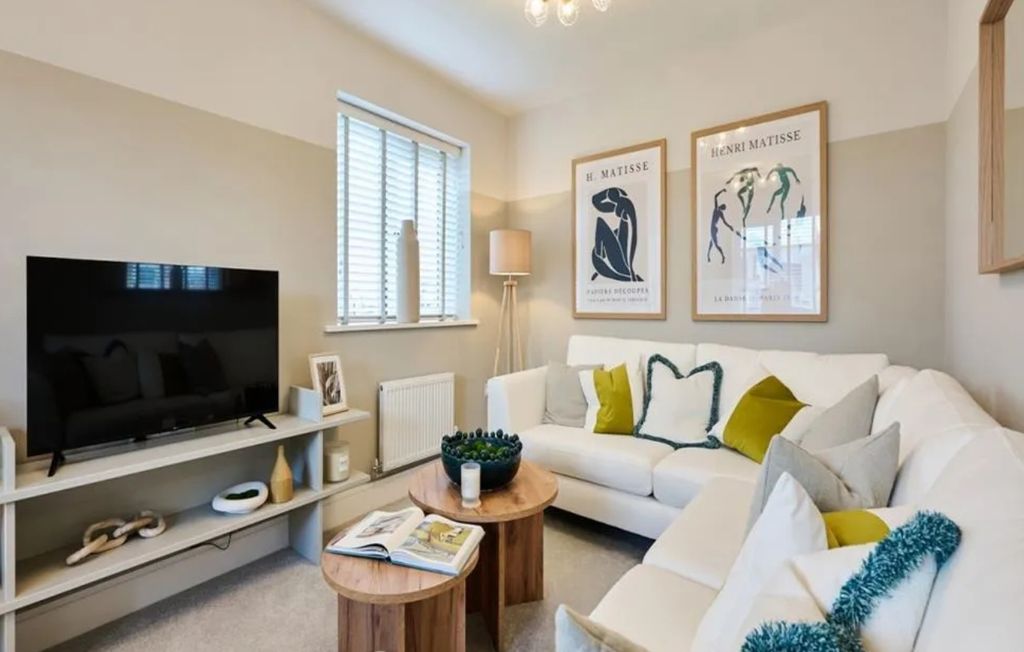 Property photo 3 of 8