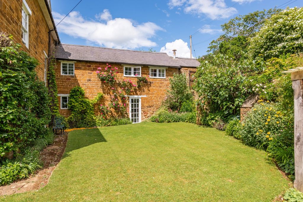 Property photo 2 of 30 Walled Garden