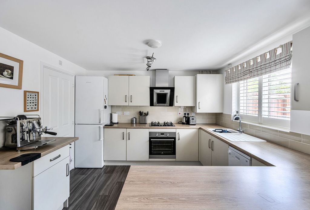 Property photo 2 of 19 1464106-16-6A05F7...