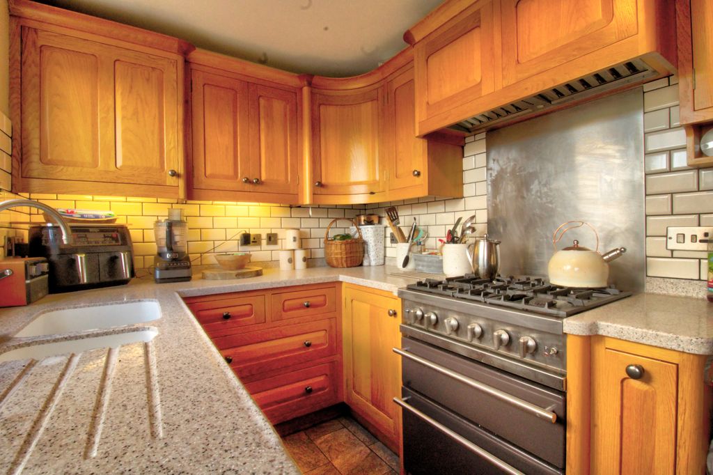 Property photo 2 of 16 Img_4509_10_11_Interior 4