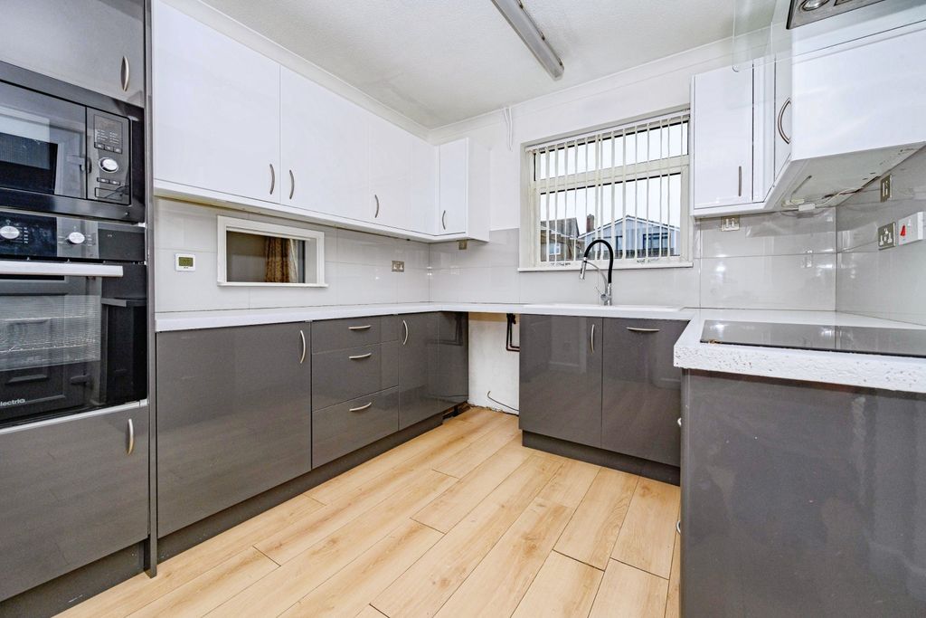 Property photo 3 of 19 Torquay29Of50