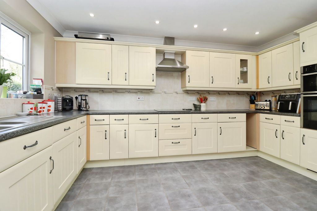 Property photo 2 of 29 831d4F2B-Img_2725